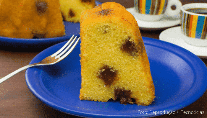Bolo de Fubá Cremoso com Goiabada