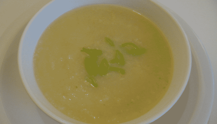 Sopa de Alho Poró Com Batata
