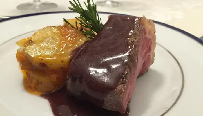 Bife ao Molho de Vinho