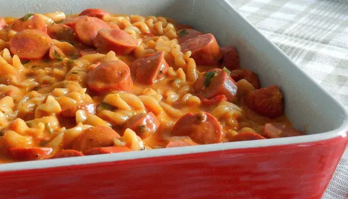 Macarrão Com Salsicha