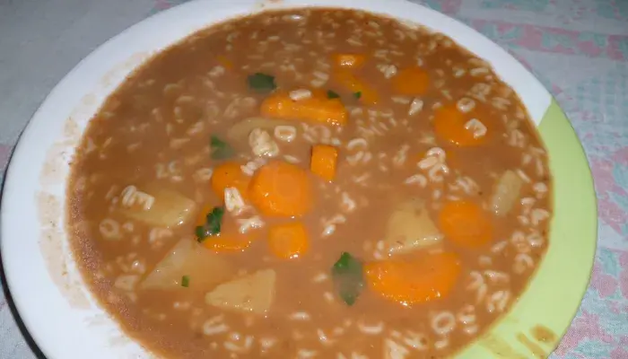 Sopa de Feijão Com Macarrão
