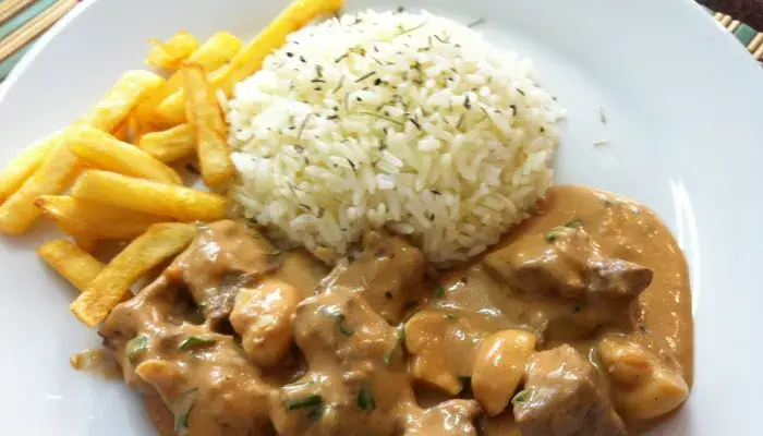 Strogonoff de Carne Simples
