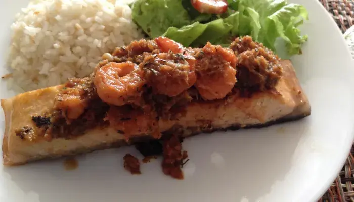 Salmão ao Molho de Macarrão